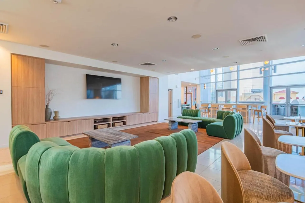 Elegant 28Th Floor High Rise, Gym, Parking, Pool, Golf联系方式